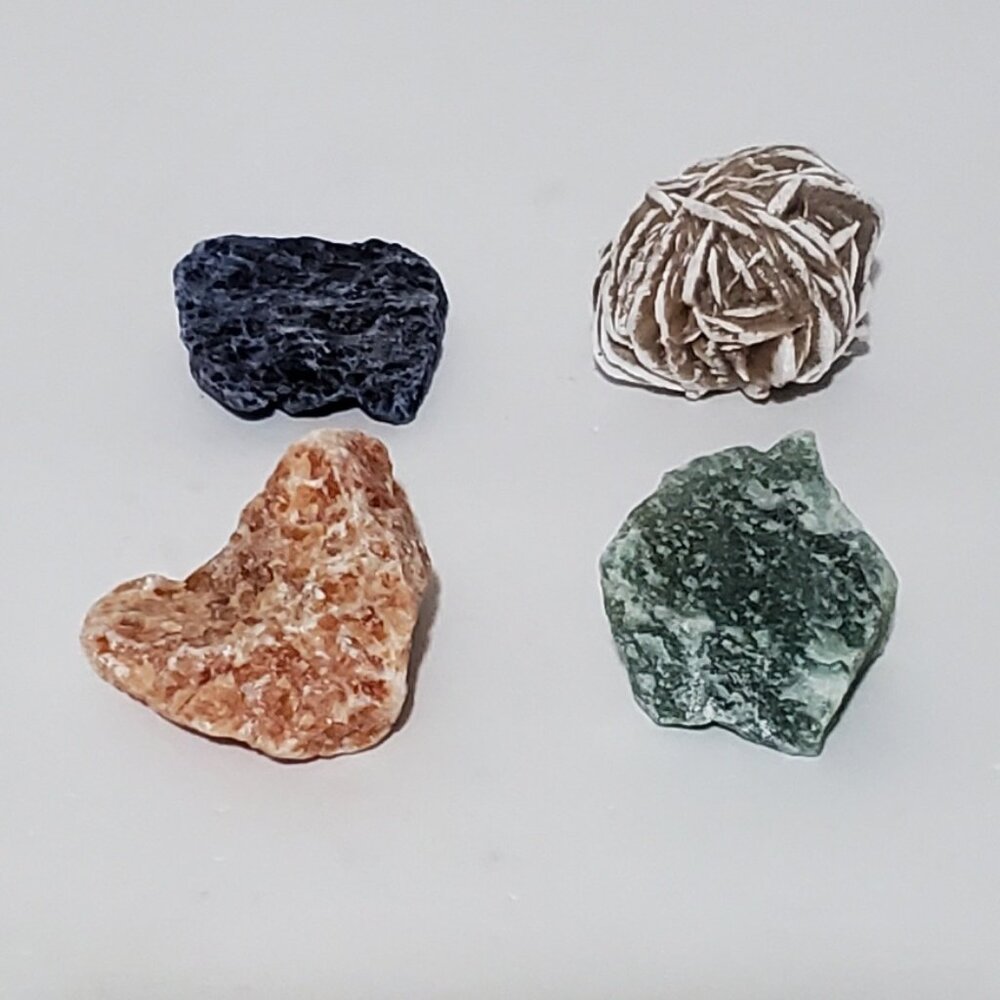 Rocks Crystal Quartz Lot (Selenite Rose, Orange Calcite, Sodalite, Aventurine)